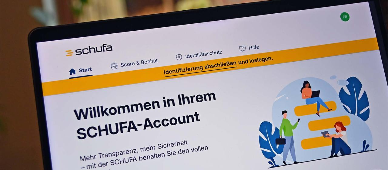 Schufa Webseite auf einem Bildschirm