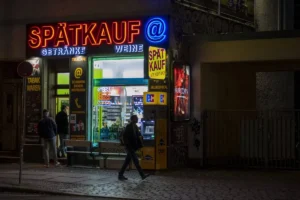 Berlin’s War on ‘Cash Only’: Why Your Favorite Späti Might Soon Face a €10,000 Fine