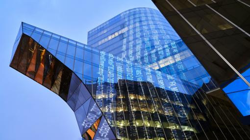 Comparison of index diversification strategies between single ETF and multi-block approaches