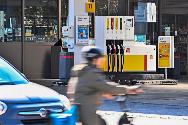 Shell gas station with fuel pumps but no visible customers