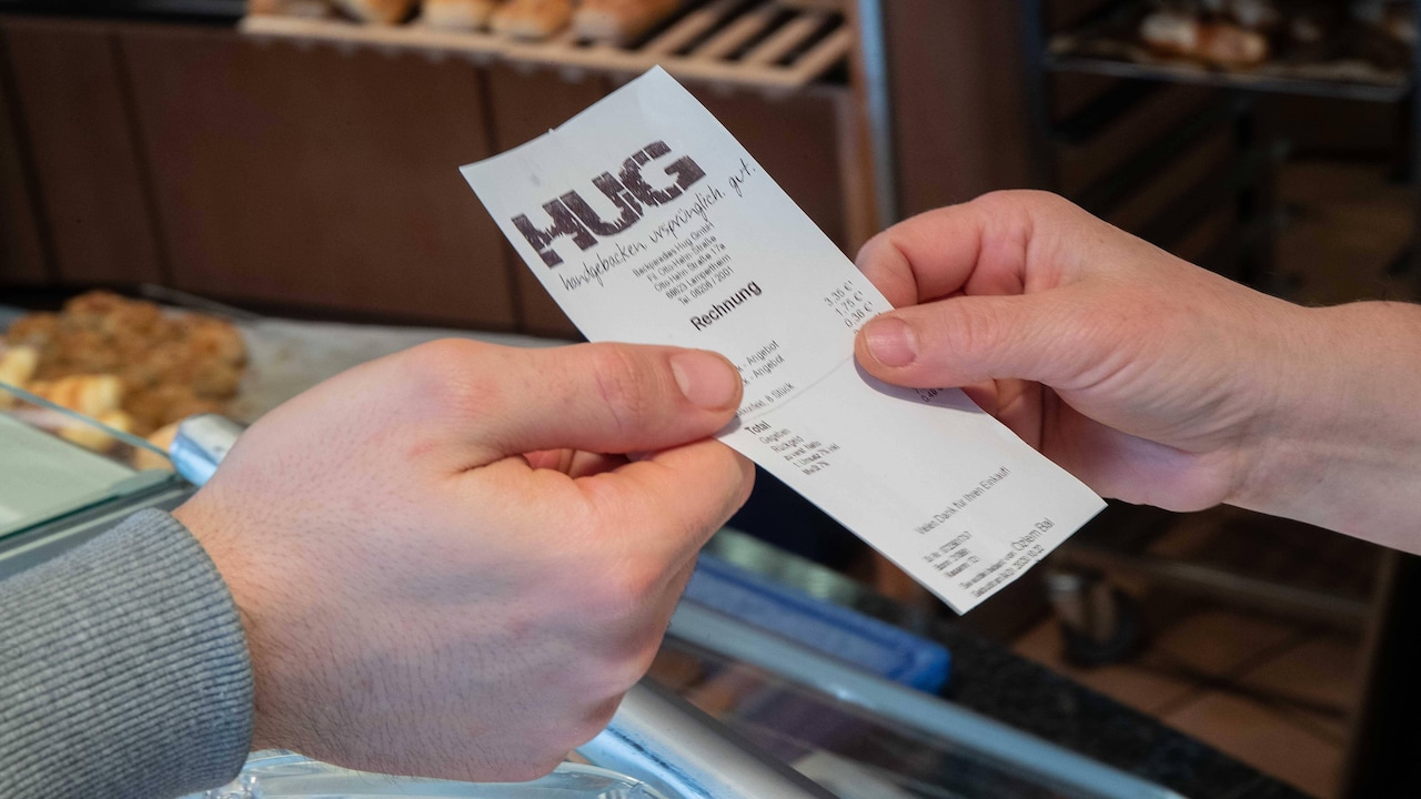 Smarter Than ETFs? How Everyday Spending Leaks Destroy Returns
