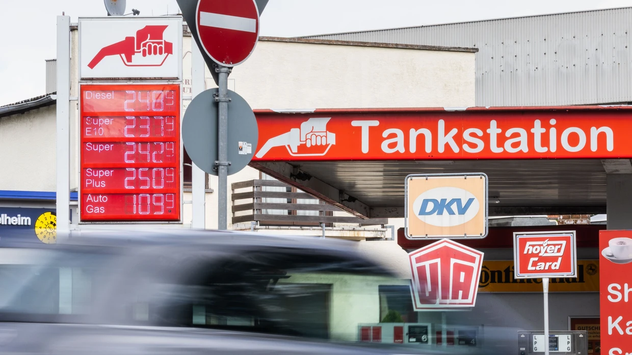 Pendlerpauschale Chaos: Why Your Commute Time Determines Your Tax Refund (and Other Austrian Absurdities)